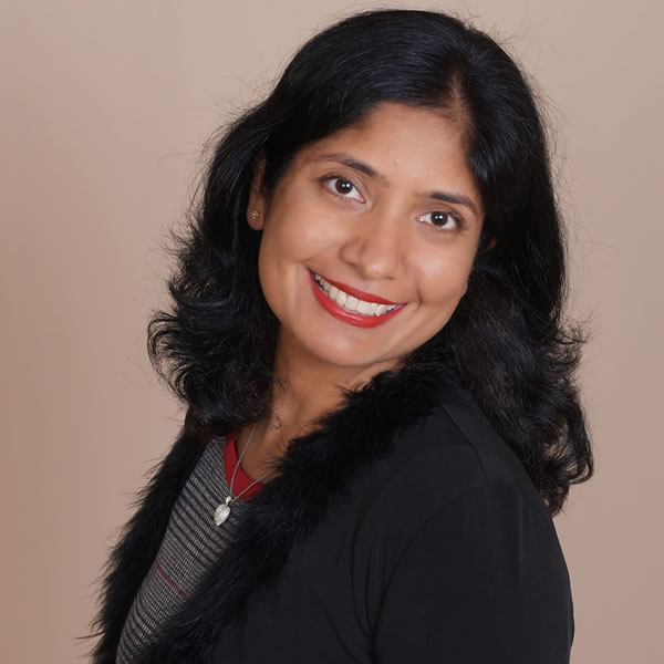 Headshot of Dentist Nidhi Gupta