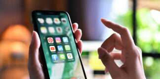 Are Your Favorite Apps Sharing Your Data Without You Realizing? apps on smart phone that might be sharing your data