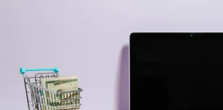 7 Factors to Consider When Searching for a Shopping Cart Website! Shopping cart next to a laptop