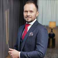 Headshot of Co-Founder and CEO Bartosz Skwarczek