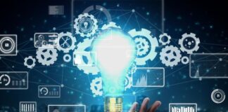 How Blockchain Innovation is Redefining Digital Asset Management A hand with a lightbulb and gear images above it, showing digital asset management