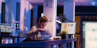 AI-Powered Assistants: Revolutionizing the field of UX Research Female UX researcher using AI-powered assistant in an office