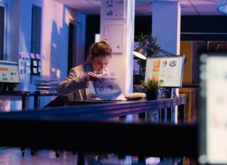 AI-Powered Assistants: Revolutionizing the field of UX Research Female UX researcher using AI-powered assistant in an office