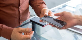 What You Should Know About DIY vs. Professional Phone Repairs Phone Repairs