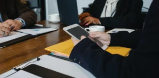 Understanding the Role of an Employer of Record (EOR) EOR