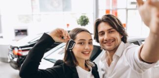 Automate Social Media Posts for Your Car Sales with Auto.Social Man and woman buying a car from social media posts