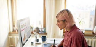 Safari for Windows: Testing Legacy Web Applications woman testing legacy apps on safari for windows