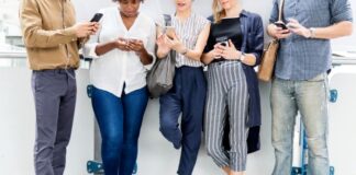 WiFi Marketing 101: Collect Data for Public WiFi-Based Campaigns customers on smart phones using wifi marketing