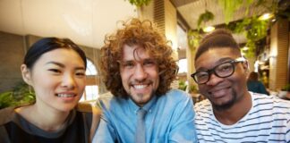 Navigating Recruitment Challenges by Embracing Multicultural Teams multicultural teams at work