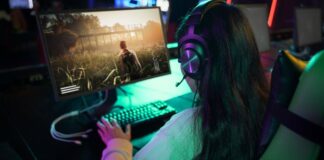 How to Get the Best IPTV Experience: 4K Streaming and Smooth Setup Girl doing 4K streaming from her PC on her desk