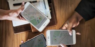Is It Hard to Choose a Good Cell Phone Tracker App? three people using a good cell phone tracker service, with maps on their devices