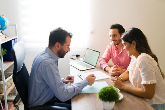 family meet with agent to discuss life insurance in India
