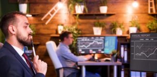 How Do Prop Firms Determine Profit Splits for Their Traders? Man at prop firm doing profit splits