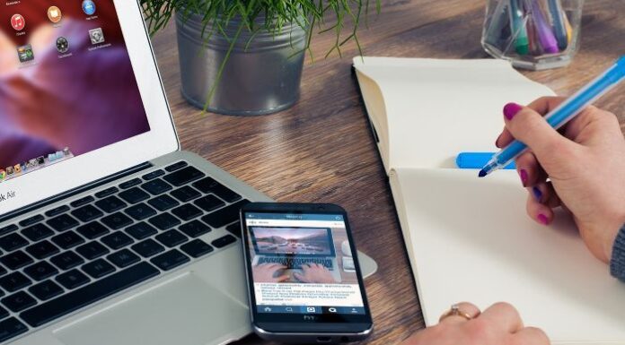 Why Tech Entrepreneurs Should Prioritize SEO From Day One tech entrepreneurs with smartphone and laptop