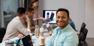 How PEO Services in India Drive Tech Innovation for Global Startups PEO services in an Indian office