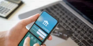 Neo-Banking Meets Tech Innovation: How Digital-Only Platforms Are Transforming Personal Finance person holding phone showing online banking application