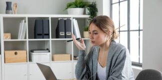 How Employee Monitoring Software Enhances Remote Work Productivity manager helping with remote work productivity