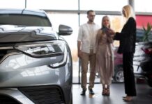 Kuwait’s 2025 Used Car Market Gears Up for Growth Through Tech Innovation Kuwait used car market, with couple buying a car
