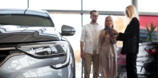 Kuwait’s 2025 Used Car Market Gears Up for Growth Through Tech Innovation Kuwait used car market, with couple buying a car