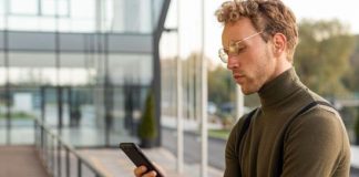 How to Find Someone’s Location on an iPhone location on an iphone