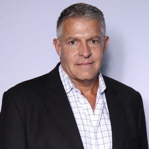 benveniste-dan-4 Headshot of Dan Benveniste