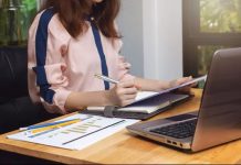 Modeling Success: How CEOs and VCs Use Investment Calculators to Project Startup Valuations startup valuations