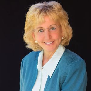 lynch-wendy Headshot of Wendy Lynch