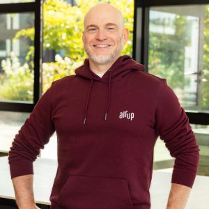 hauth-chris Headshot of Chris Hauth