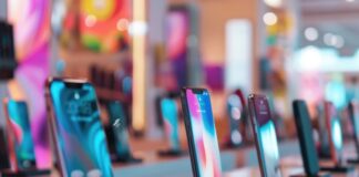 How Cell Phone Shops Prevent Wrong Pickups at the Counter cell phones in smart phone store helping to prevent wrong pickups
