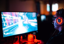 Remote Gaming Without Limits: Why Gamers Are Choosing to Download StarDesk in 2026 a man using laptop