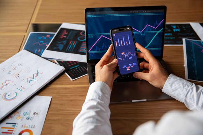 person looking at graph for small business in fintech