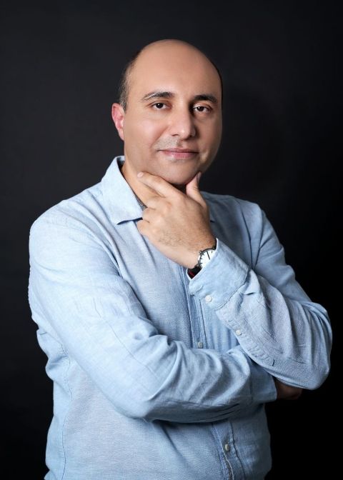 Mustafa Alamir with hand under chin